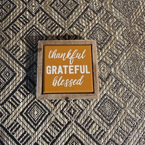🌸 $3 if bundled - thankful grateful shelf sitter small please see measurements - Picture 3 of 7